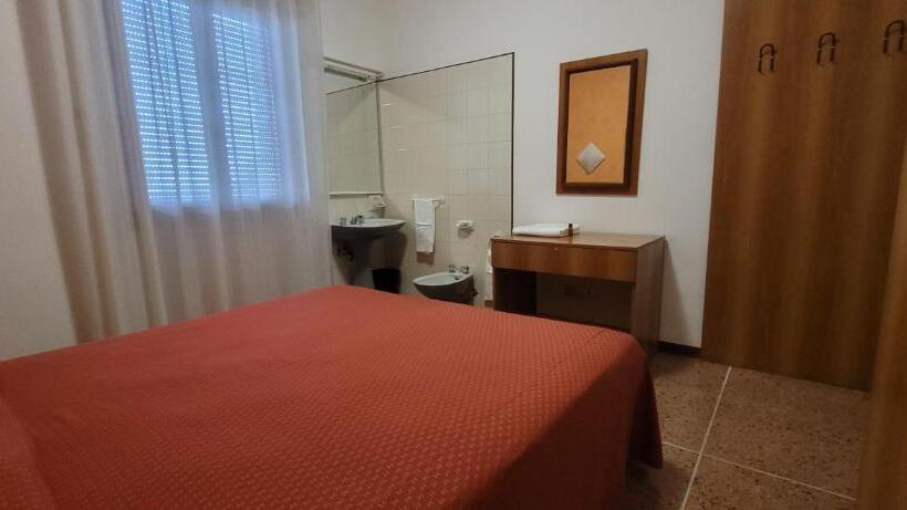 带共用浴室的标准房间, Paradiso