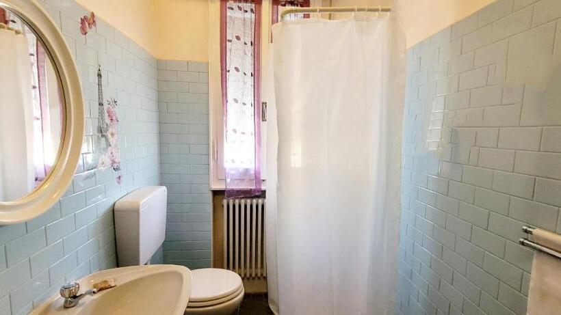 带共用浴室的标准房间, Paradiso