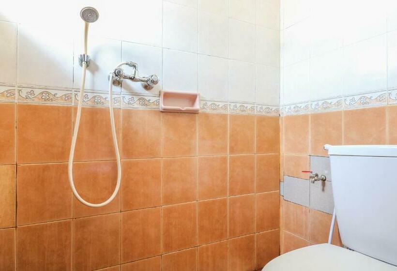 스탠다드 룸, Spot On 1927 Candra Adigraha