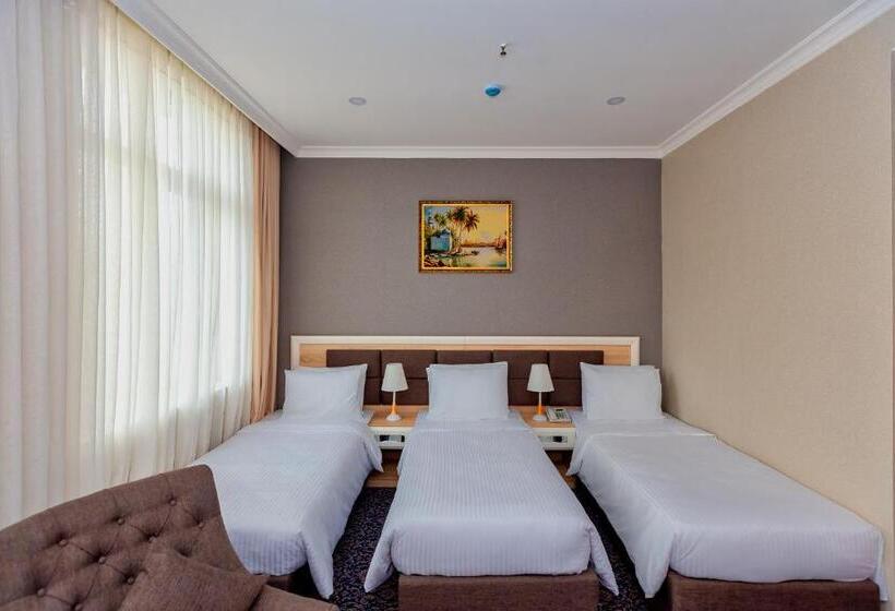 اتاق لوکس سه تخته, Golden City Hotel Baku