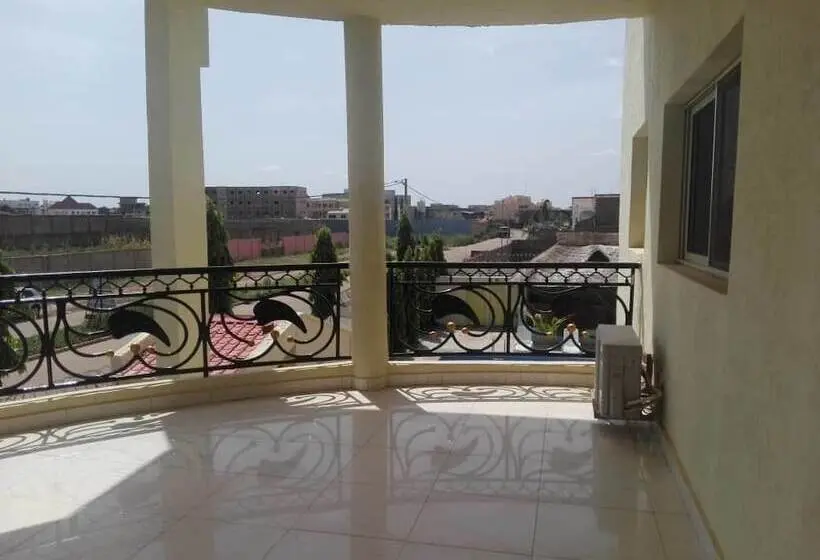 سوییت جونیور, Welcome Lodge
