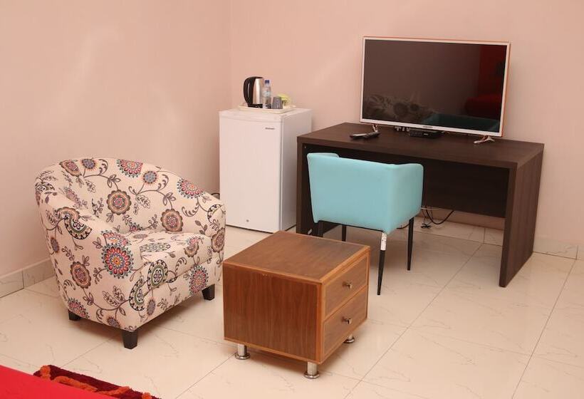 سوییت جونیور, Welcome Lodge