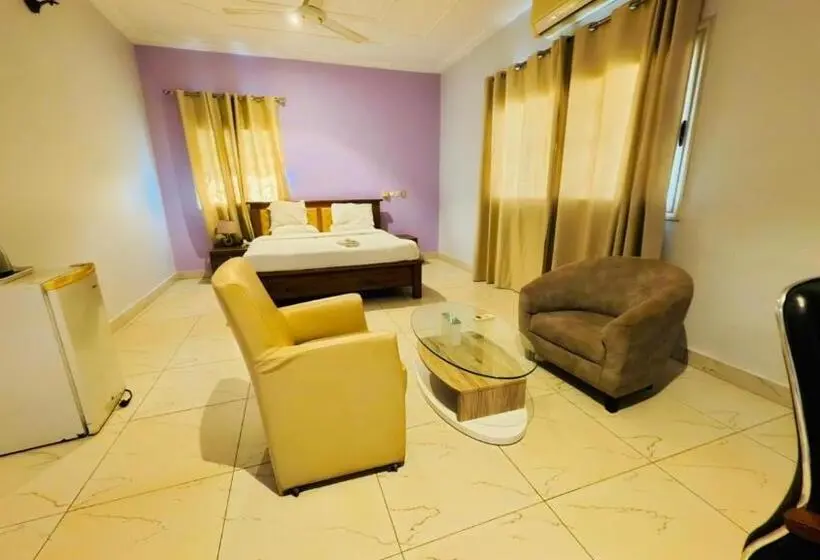 سوییت جونیور, Welcome Lodge