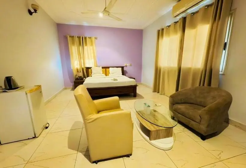 سوییت جونیور, Welcome Lodge