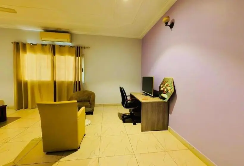سوییت جونیور, Welcome Lodge