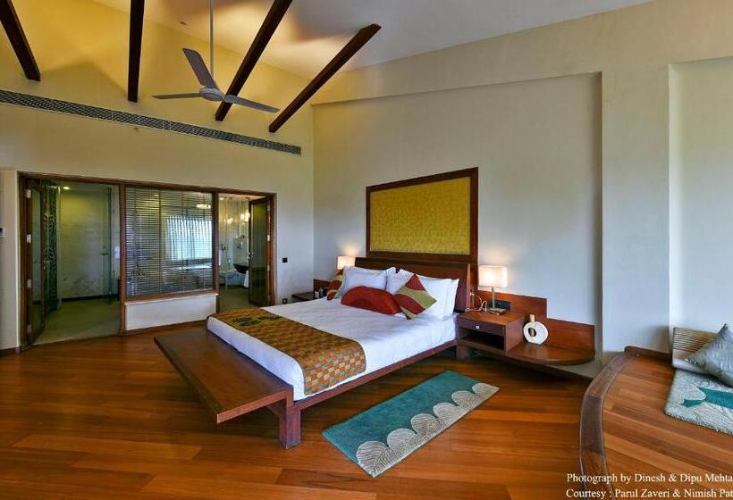 Люкс, Gulmohar Greens   Golf & Country Club