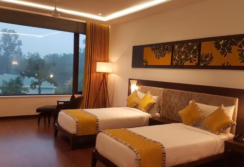 غرفة ديلوكس, Gulmohar Greens   Golf & Country Club