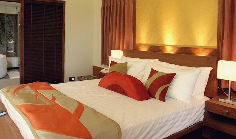 Номер Deluxe, Gulmohar Greens   Golf & Country Club