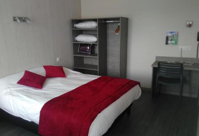 غرفة قياسية رباعية, Hôtel Restaurant Les Colonnades