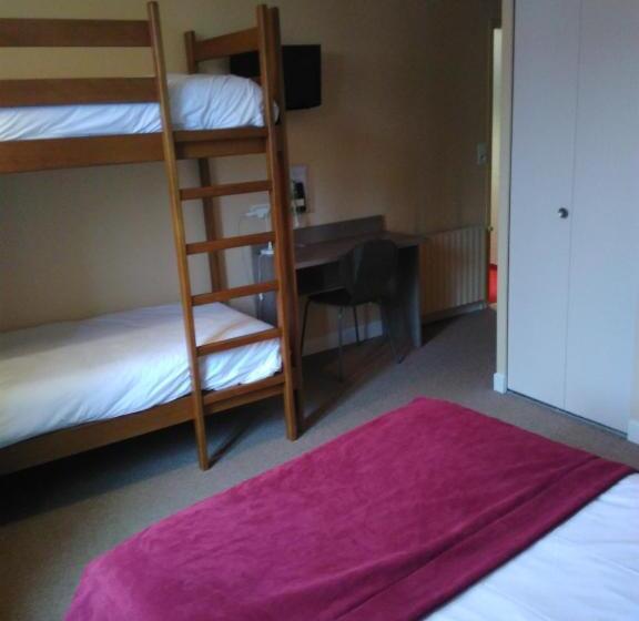 غرفة قياسية رباعية, Hôtel Restaurant Les Colonnades