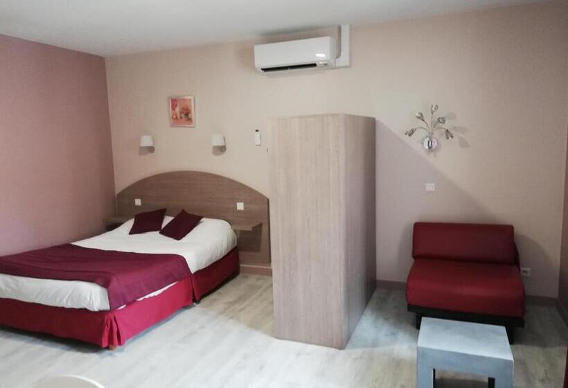 غرفة قياسية رباعية, Hôtel Restaurant Les Colonnades