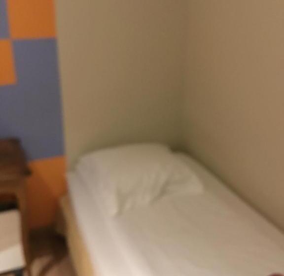 ファミリールーム, La Châtaigneraie