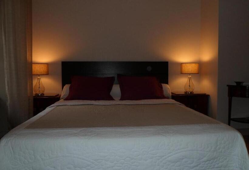 חדר משפחתי, Domaine De La Héllière