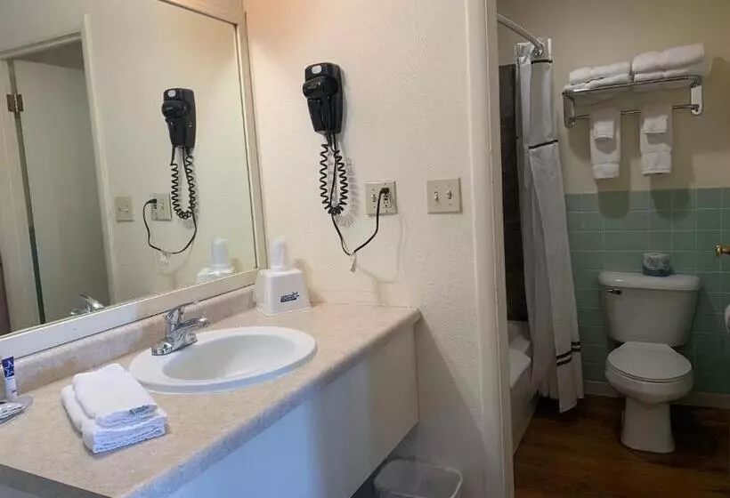 スタンダードルーム, Americas Best Value Inn Wall