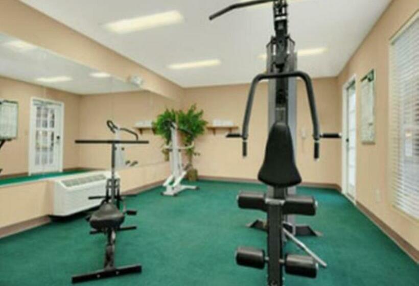 带大床的标准间, Baymont By Wyndham Tuscaloosa