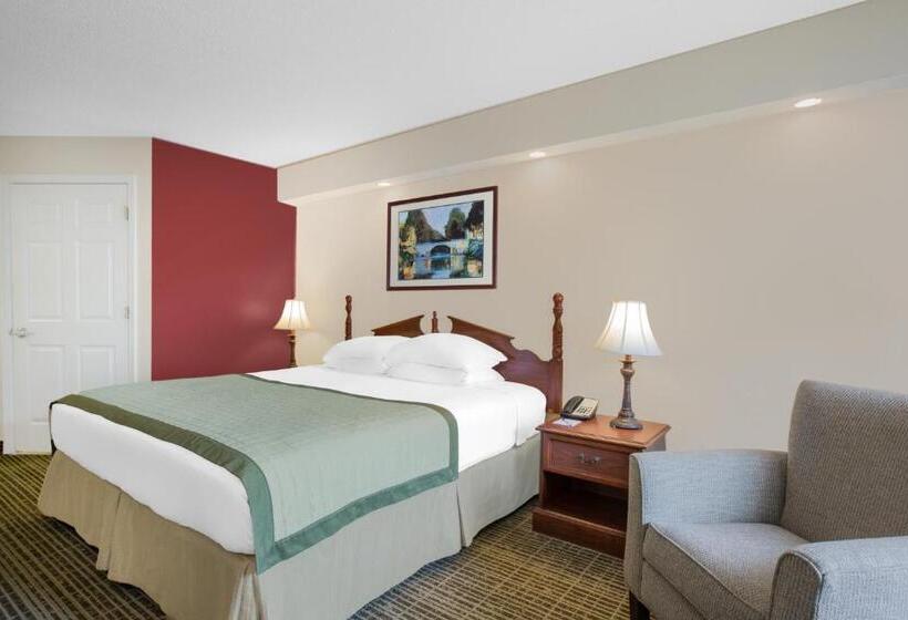 带大床的豪华间, Baymont By Wyndham Tuscaloosa