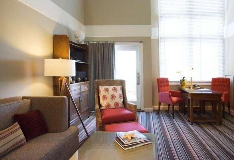 带大床的套房, Inn By The Sea