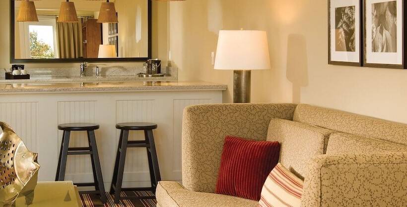 带大床的套房, Inn By The Sea