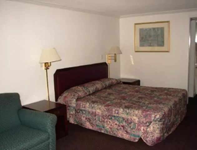 ２ダブルベッドのスタンダードルーム, Knights Inn   Columbia