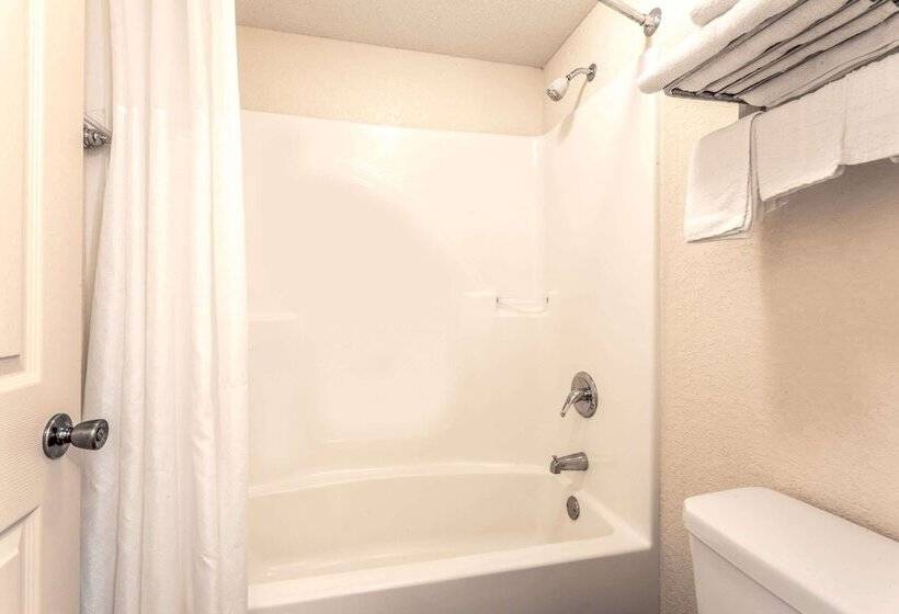 غرفه قياسيه سريرين مزدوجين, Knights Inn  Seymour In