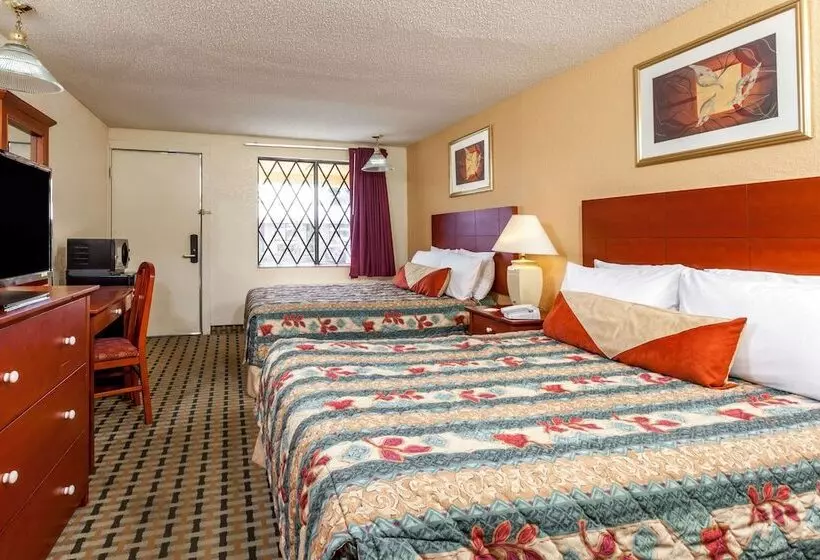 ２ダブルベッドのスタンダードルーム, Knights Inn  Seymour In