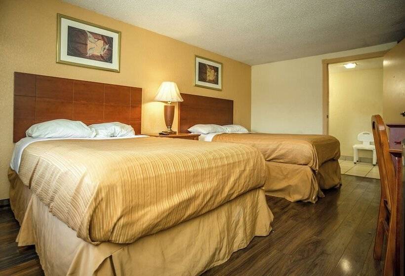 Номер Стандарт 2 Двуспальные Кровати, Knights Inn  Seymour In