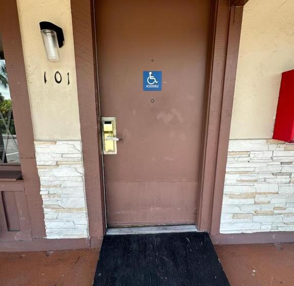 스탠다드 룸 킹사이즈 침대, Liberty Inn