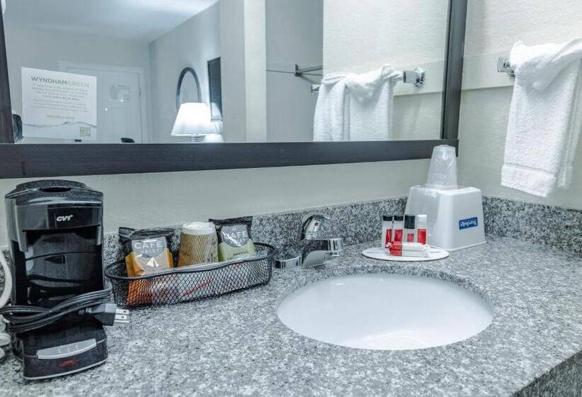 غرفة قياسية سرير كينج, Travelodge By Wyndham Jackson I 40 Exit 82