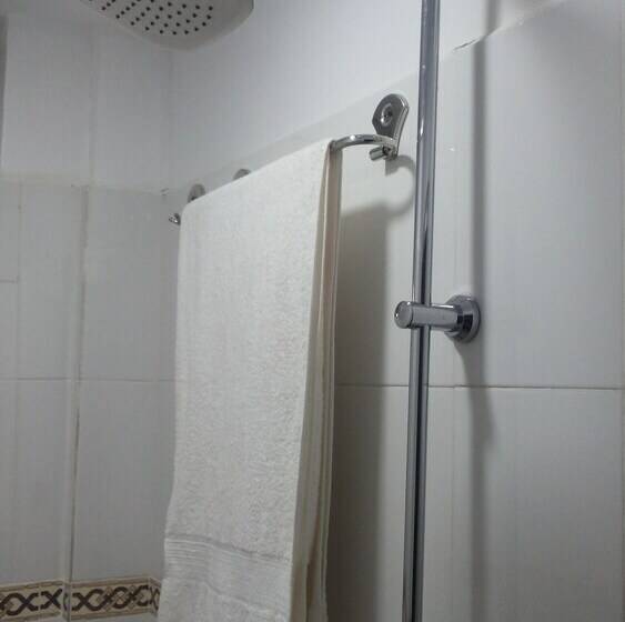 اتاق اجرایی, Continental Hotel Gulu