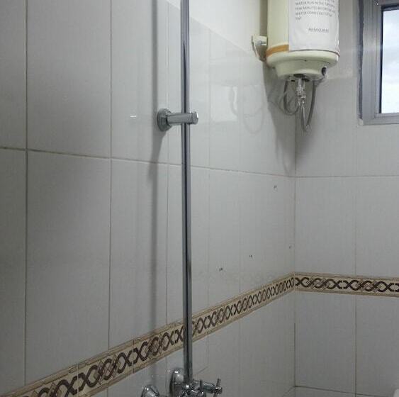 اتاق اجرایی, Continental Hotel Gulu