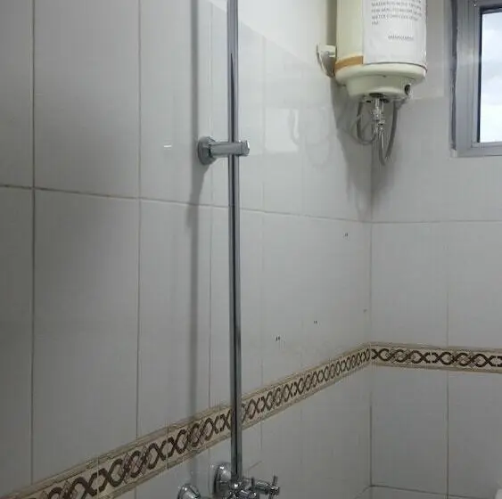 اتاق اجرایی, Continental Hotel Gulu