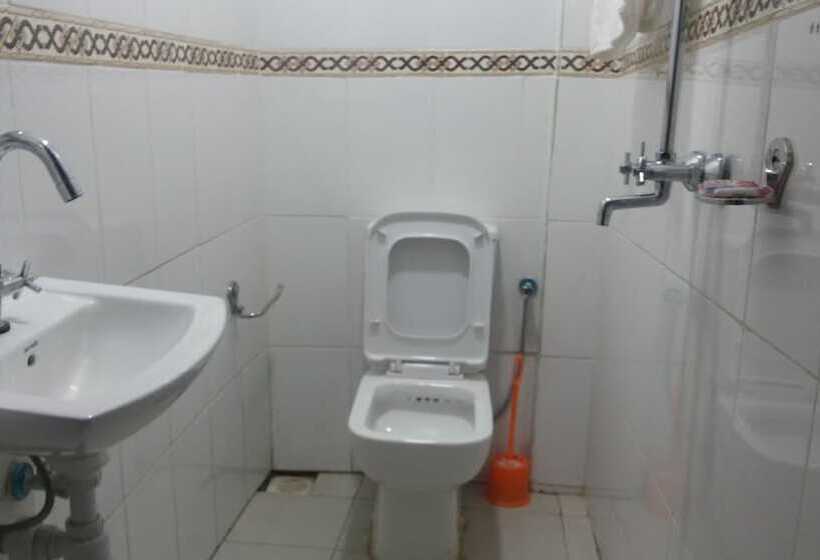 اتاق اجرایی, Continental Hotel Gulu