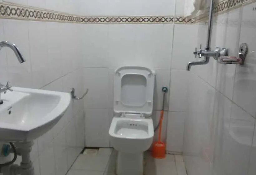 اتاق اجرایی, Continental Hotel Gulu