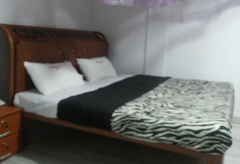 اتاق اجرایی, Continental Hotel Gulu