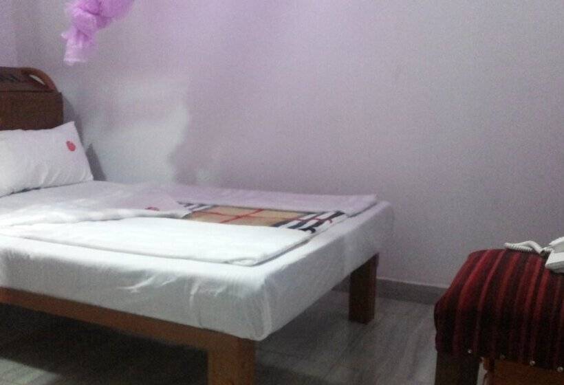 اتاق اجرایی, Continental Hotel Gulu