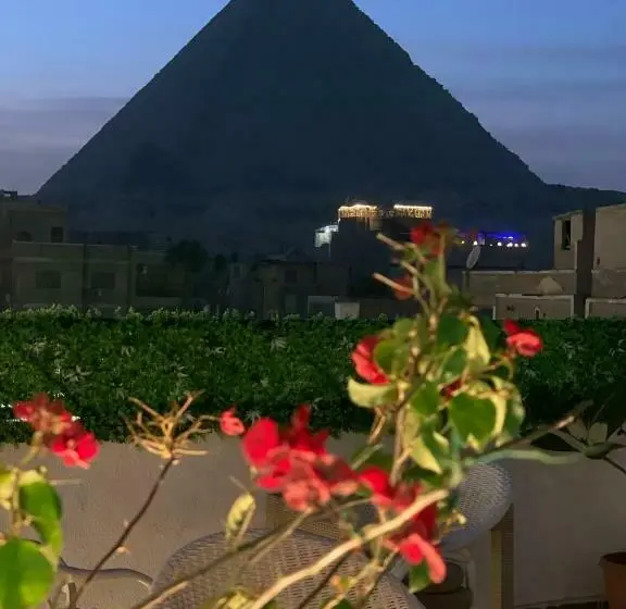 اتاق لوکس با بالکن, Pyramids Top Inn
