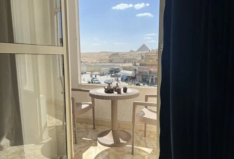 اتاق خانوادگی, Pyramids Top Inn