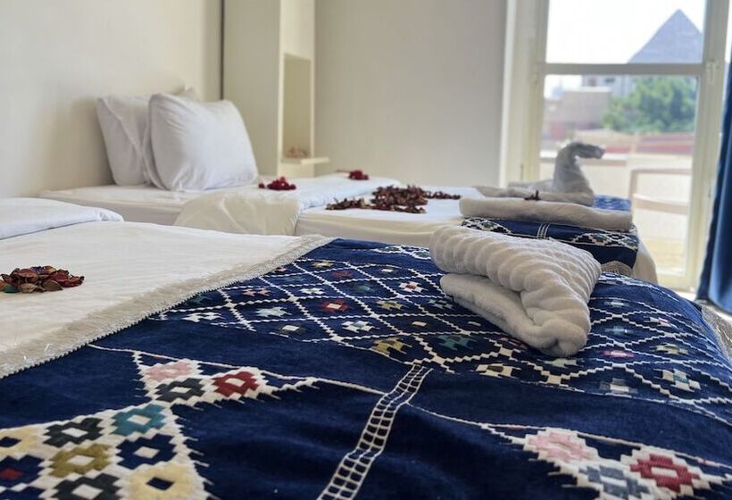 اتاق خانوادگی, Pyramids Top Inn