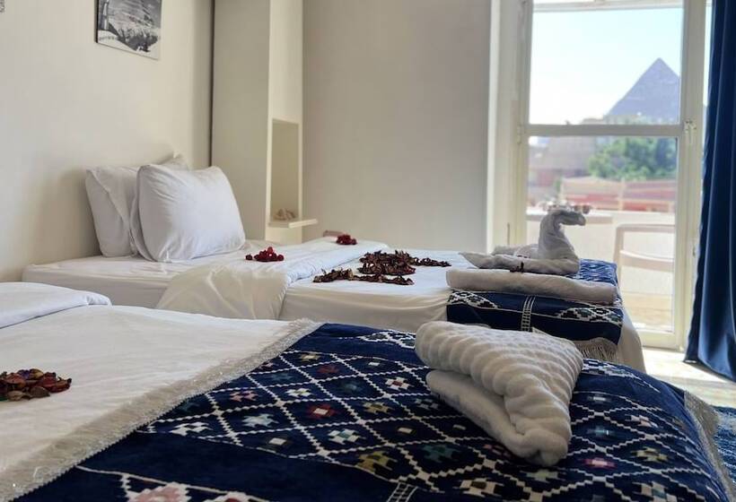 اتاق خانوادگی, Pyramids Top Inn