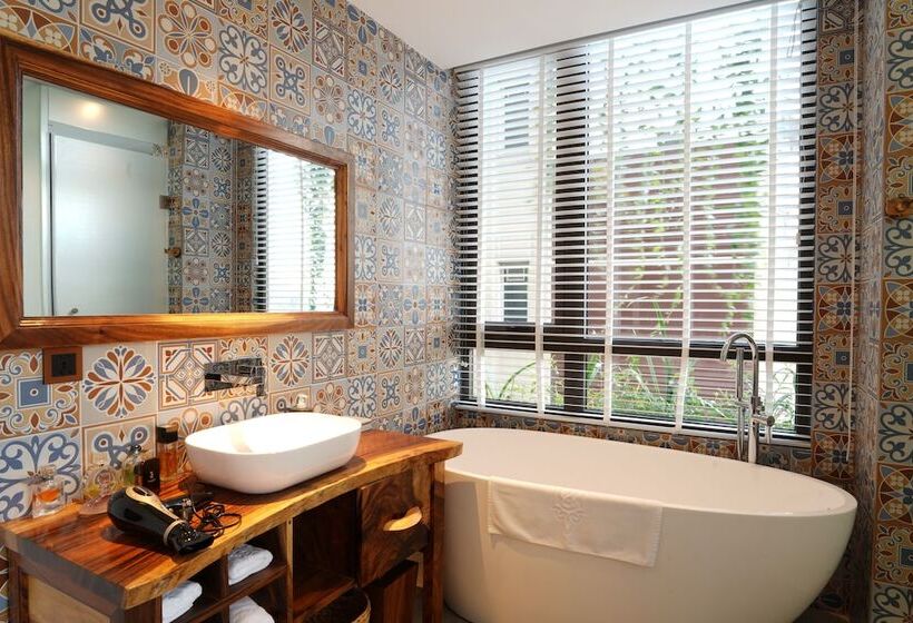 اتاق اجرایی, Sky Gem Central