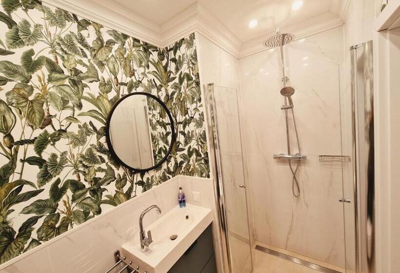 غرفة سوبيريور, Das Friedrich