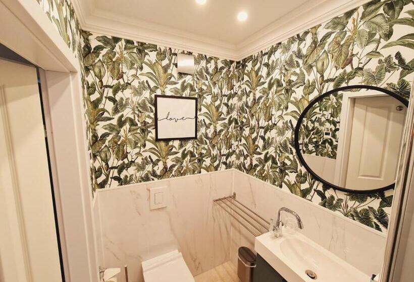 جناح ديلوكس, Das Friedrich