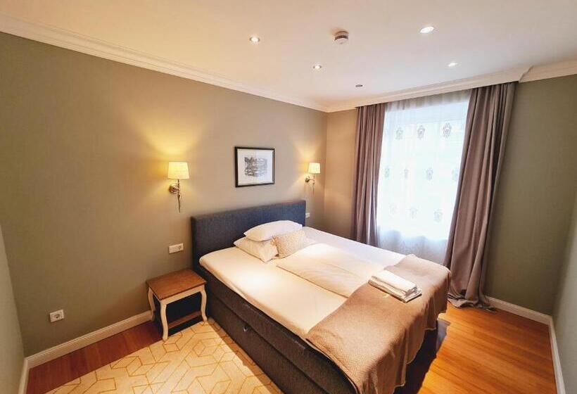 جناح ديلوكس, Das Friedrich