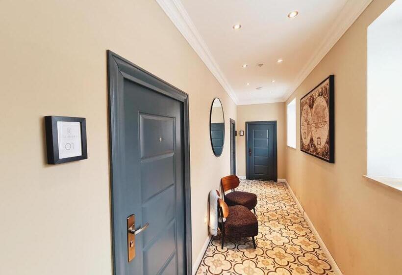 جناح ديلوكس, Das Friedrich