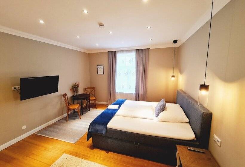 غرفة سوبيريور, Das Friedrich