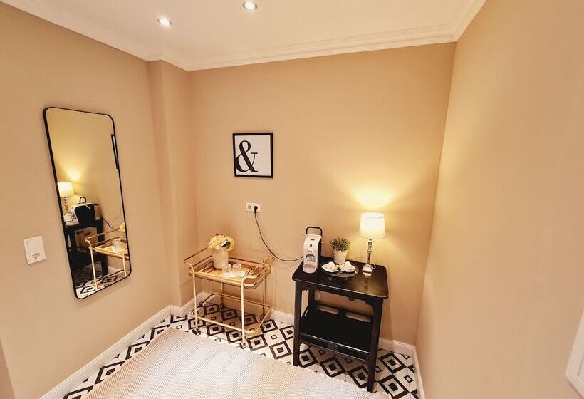 جناح ديلوكس, Das Friedrich