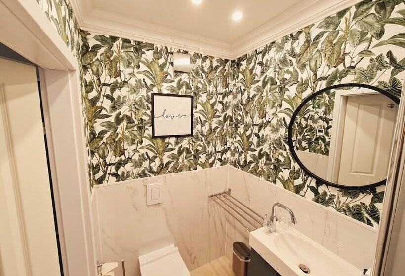 جناح ديلوكس, Das Friedrich