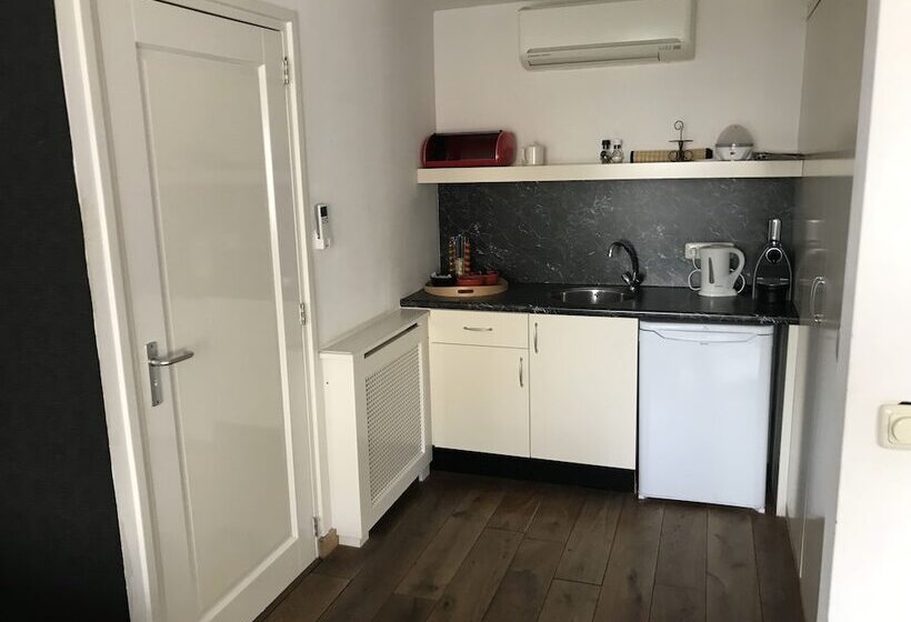 غرفة كومفورت, T Veerhuys