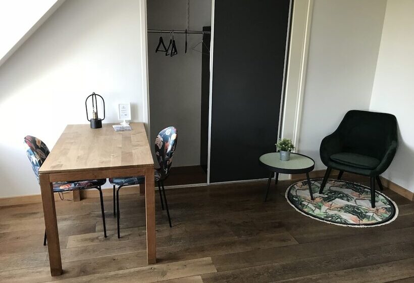 غرفة كومفورت, T Veerhuys