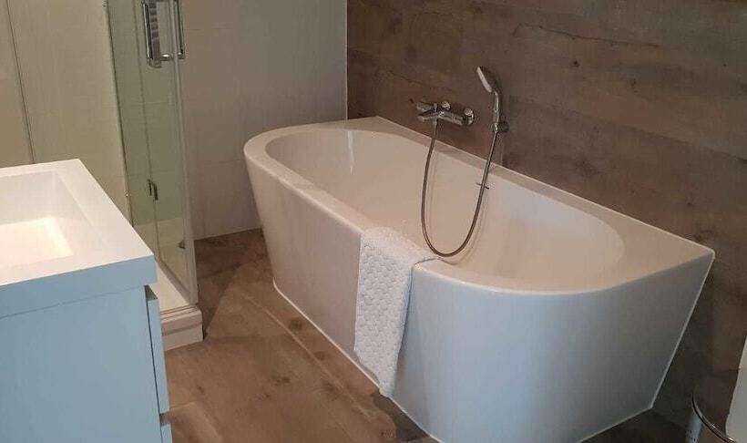 غرفة ديلوكس, T Veerhuys